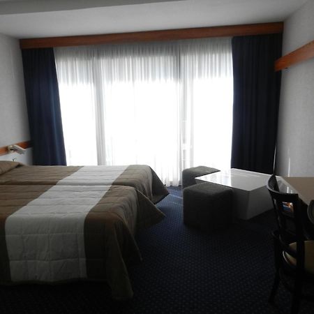 Hotel Dupleix - Hyper Centre - Parking Et Garage Gratuit Quimper Exterior photo
